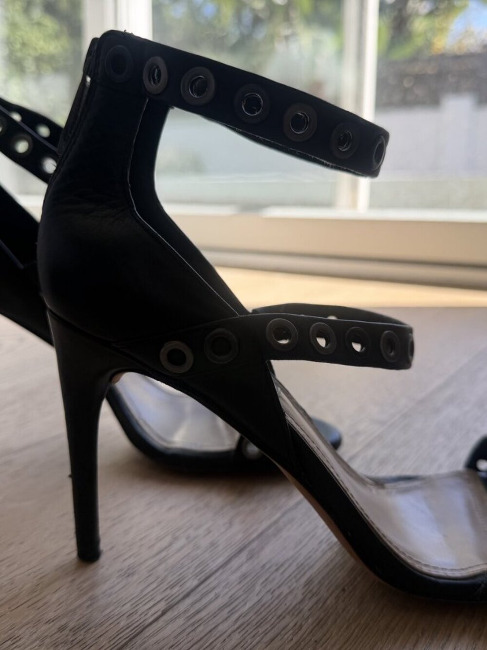 BCBGMAXAZRIA Parry Black Eyelet Leather High Heels Grommet Stiletto Sandals 8M